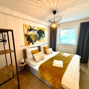 Apartment Stylisches 2-zimmer Ambient In Alsternaehe Mit Kingsize-bett & Schlafsofa 