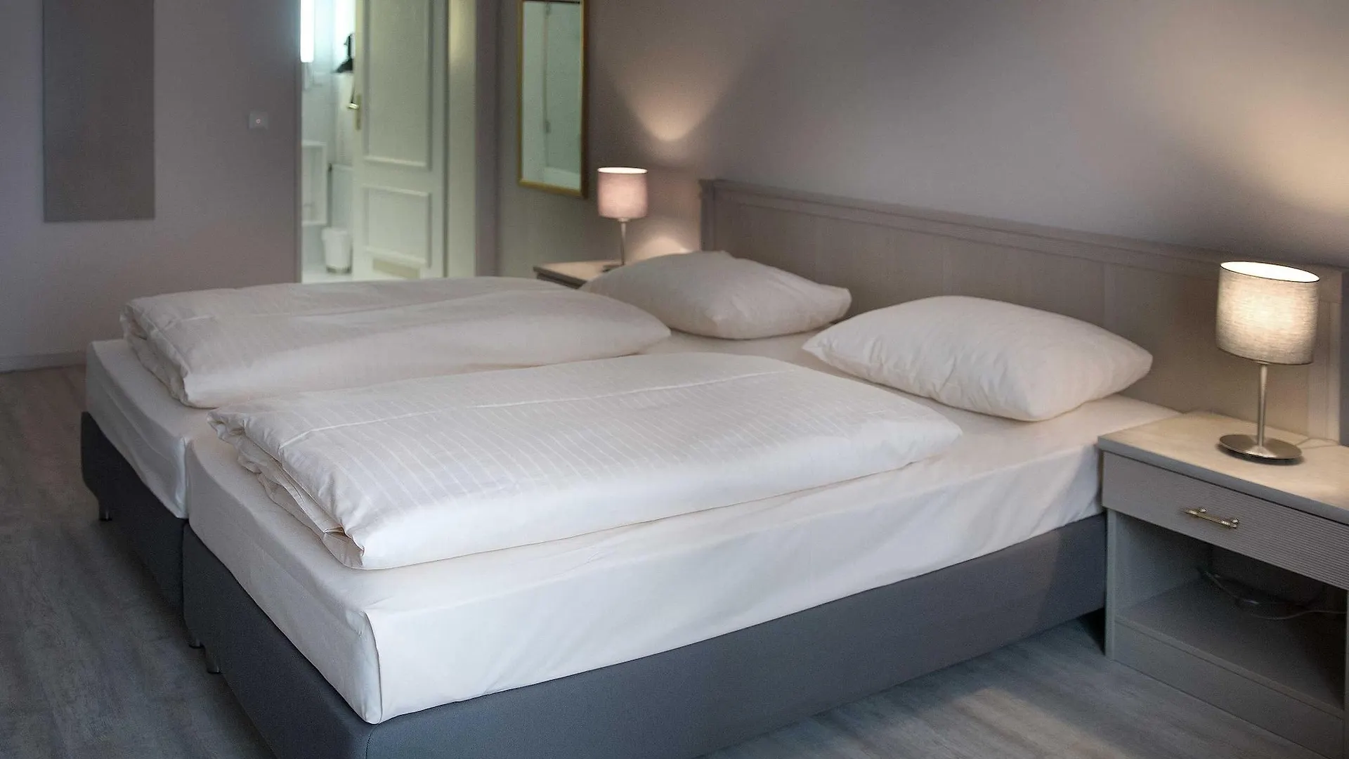 Hotel Deutsches Theater contacts