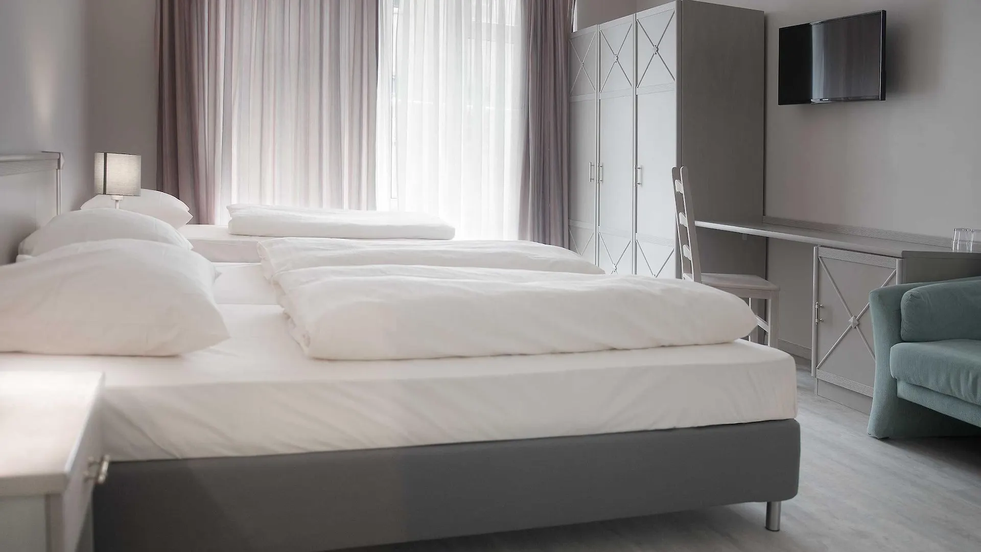 Hotel Deutsches Theater München 3*,